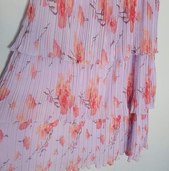Entro Off Shoulder Tiered Plisse Pleated Midi Dresa Floral Lavender & Pink MD - Picture 5 of 10